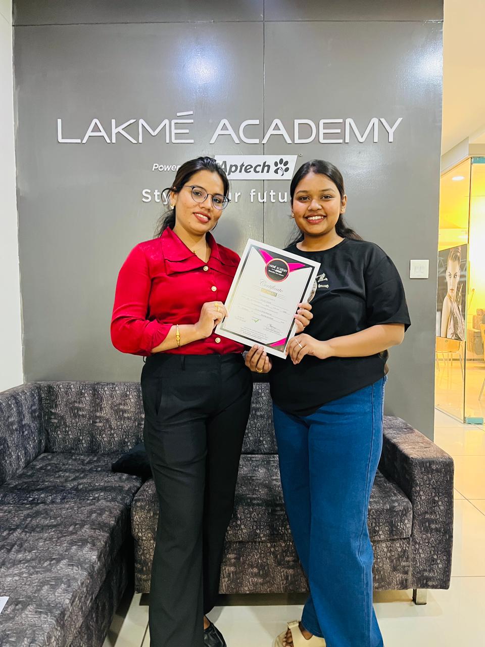 Founder Ms. Palak Gour is a certified professional from Lakme Academy.